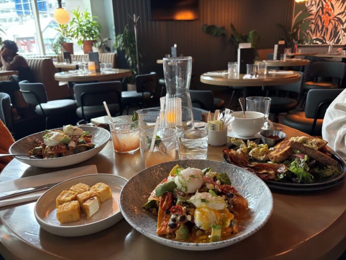 earls-kitchen-bar-financial-district-king-university-toronto